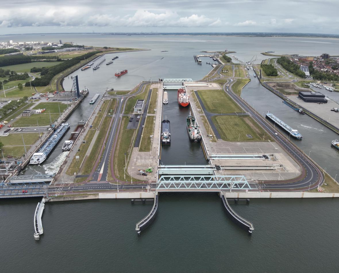 De Nieuwe Sluis Terneuzen tijdens een van de proefvaarten